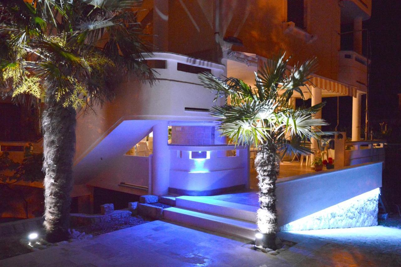 Apartments And Rooms By The Sea Jakisnica, Pag - 4160 ルン エクステリア 写真