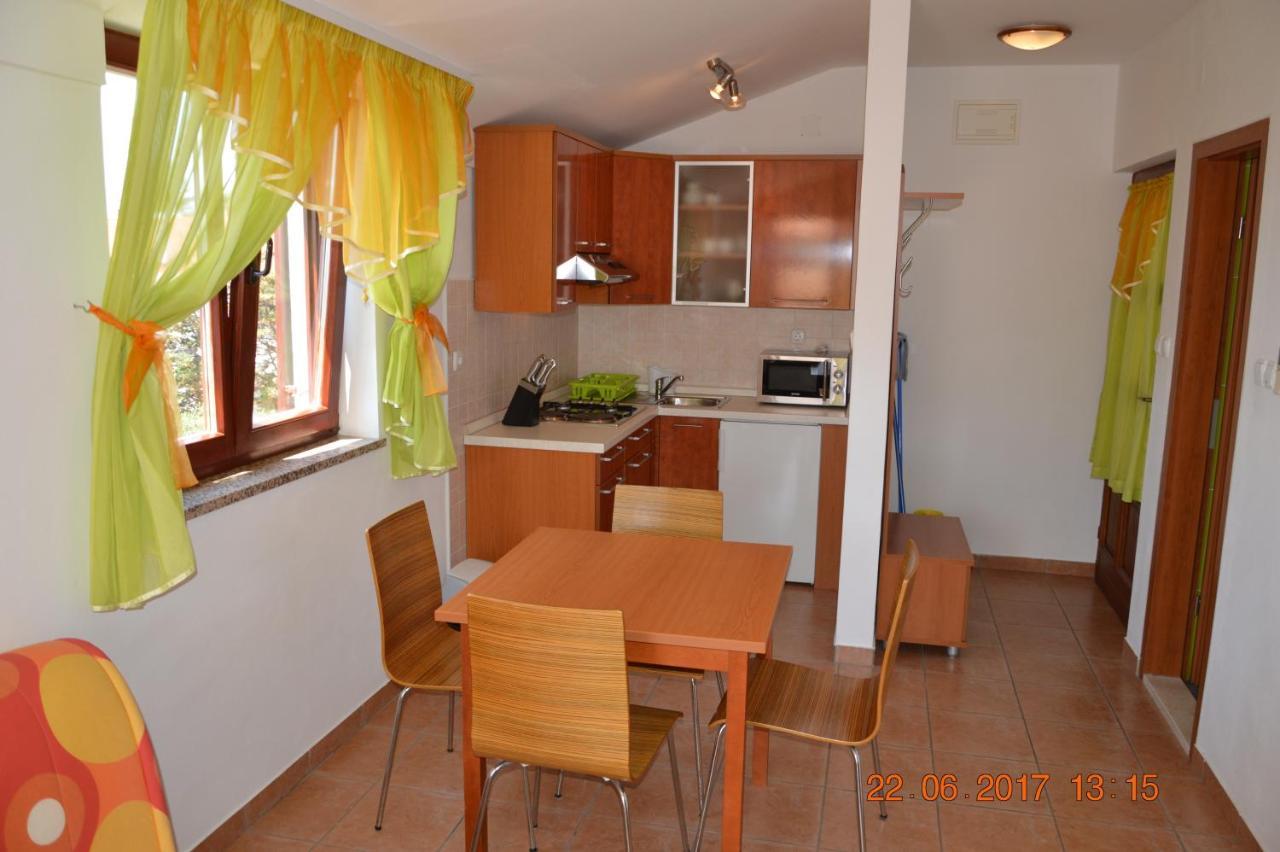 Apartments And Rooms By The Sea Jakisnica, Pag - 4160 ルン エクステリア 写真