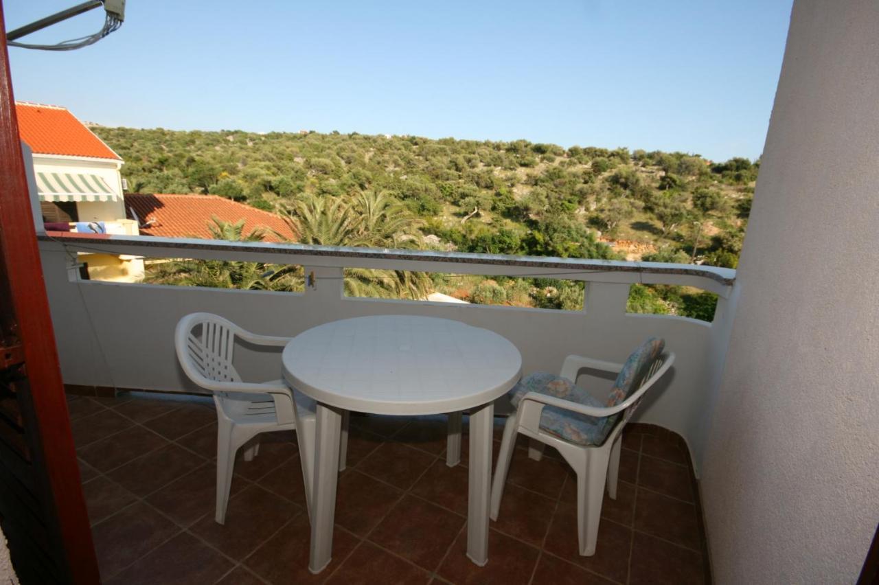 Apartments And Rooms By The Sea Jakisnica, Pag - 4160 ルン エクステリア 写真