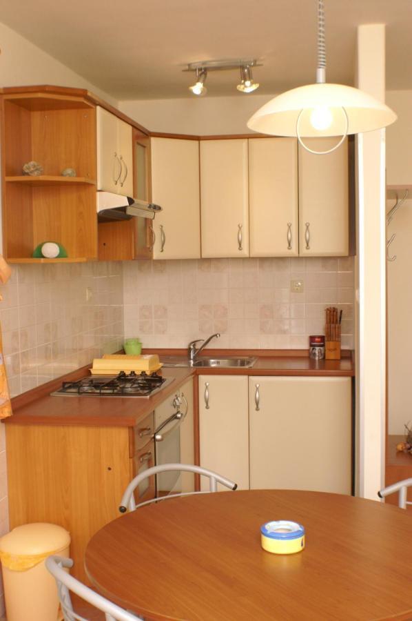 Apartments And Rooms By The Sea Jakisnica, Pag - 4160 ルン エクステリア 写真