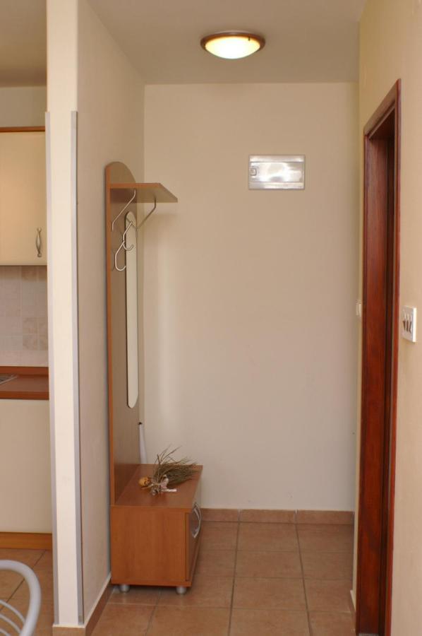 Apartments And Rooms By The Sea Jakisnica, Pag - 4160 ルン エクステリア 写真