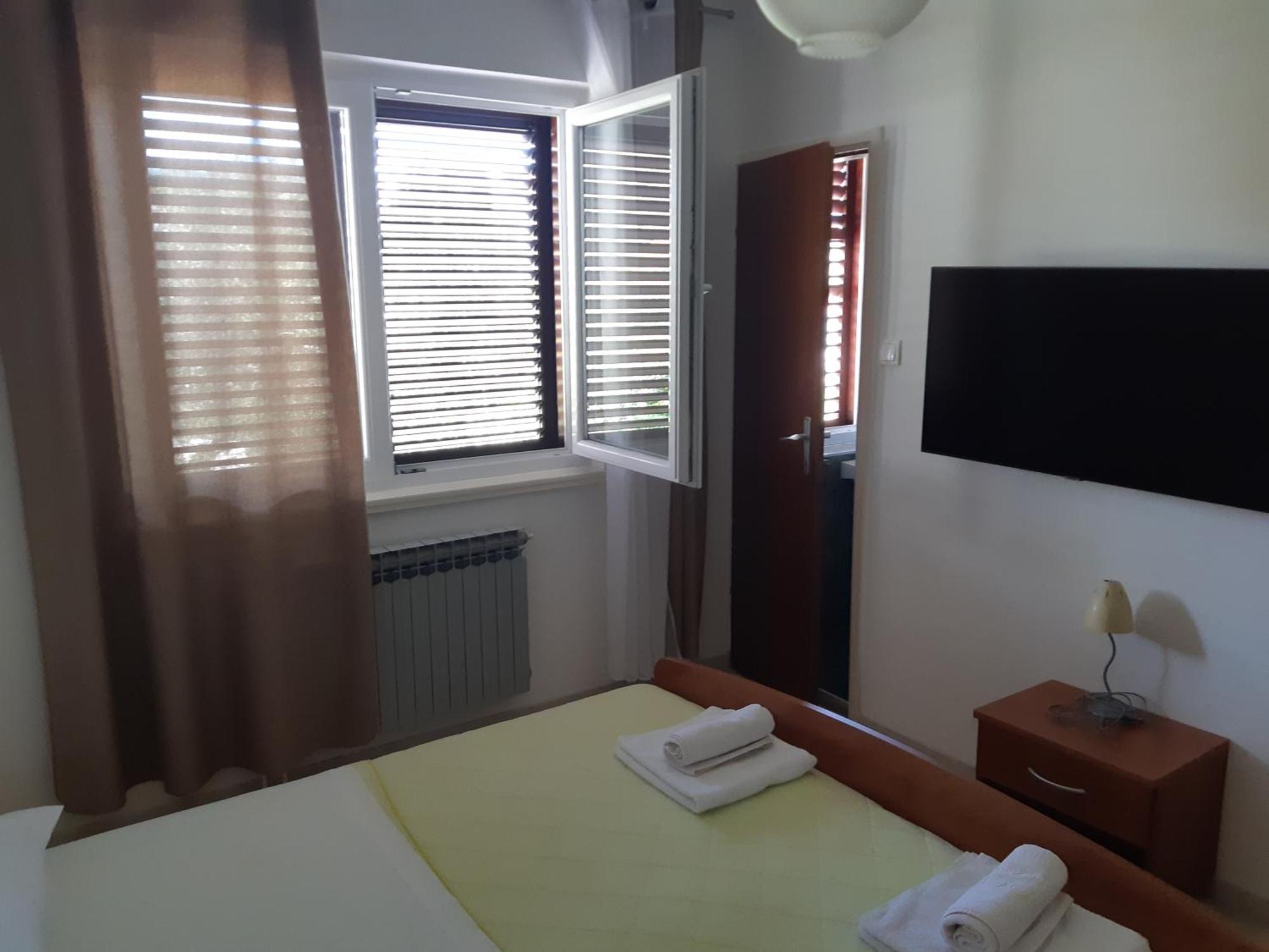 Apartments And Rooms By The Sea Jakisnica, Pag - 4160 ルン 部屋 写真