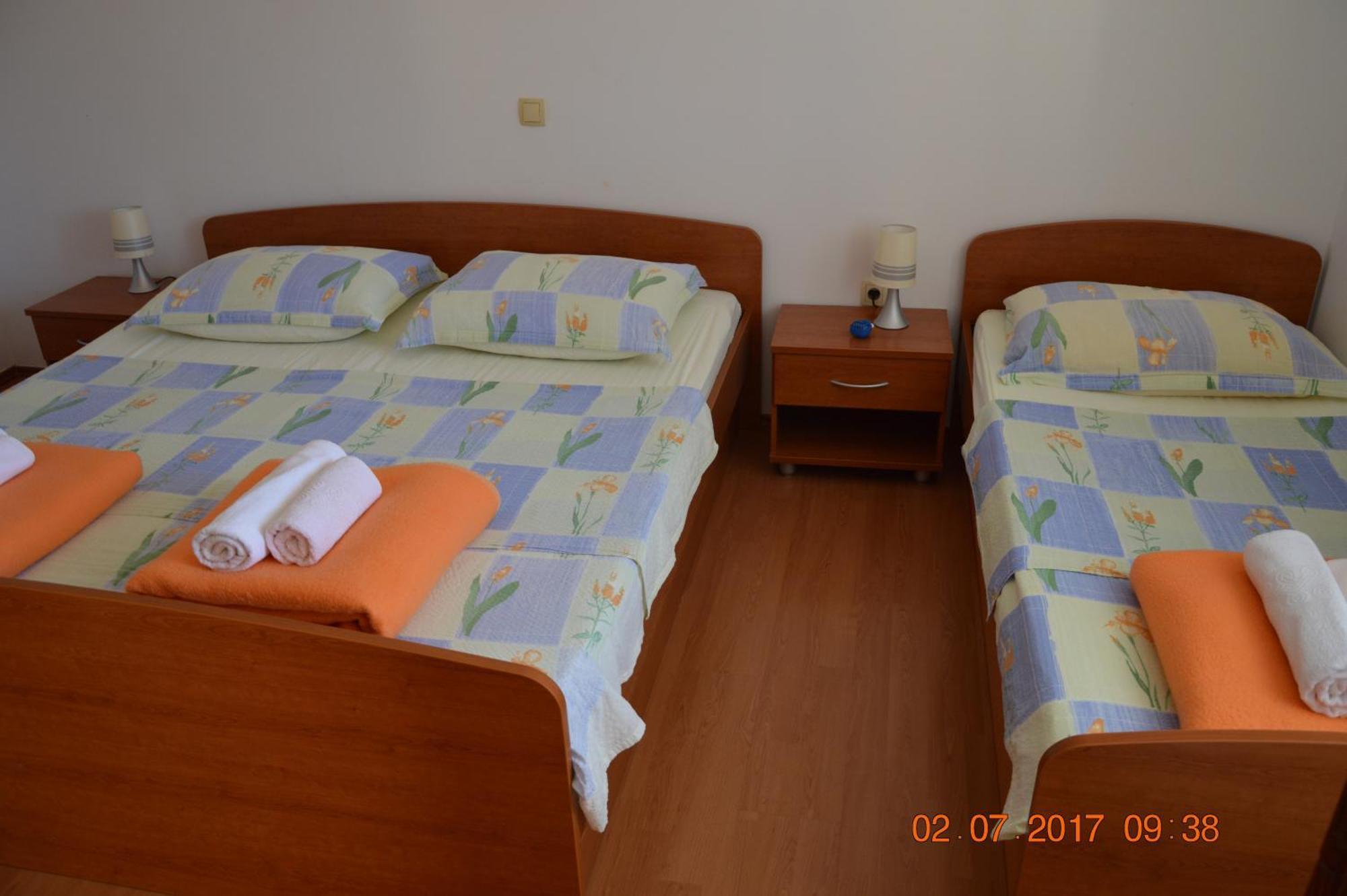 Apartments And Rooms By The Sea Jakisnica, Pag - 4160 ルン 部屋 写真